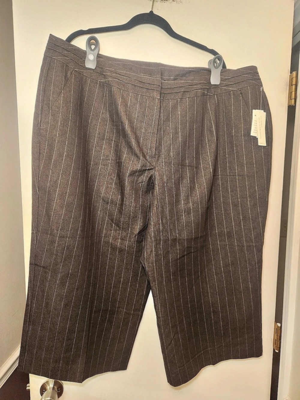 Larry Levine Pinstripe Straight Leg Cropped Pants in Brown Size 24W NWT